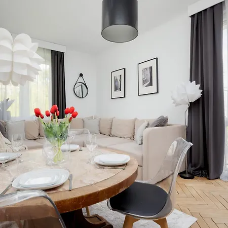 Beautiful & Modern Near The Center By Renters ורשה