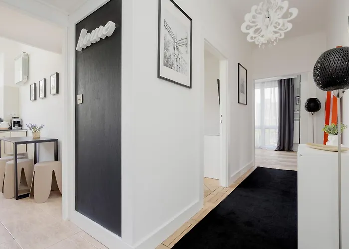 Beautiful & Modern Near The Center By Renters Apartament