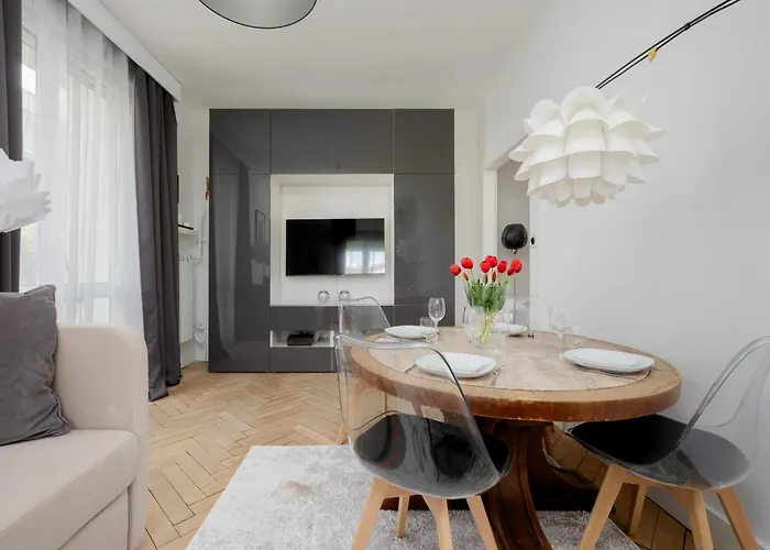 Beautiful & Modern Near The Center By Renters Apartament *