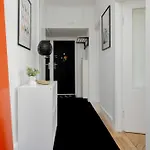 Beautiful & Modern Near The Center By Renters Varsó
