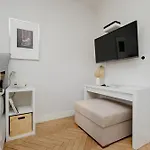 Beautiful & Modern Near The Center By Renters Apartman *