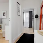 Apartman Beautiful & Modern Near The Center By Renters Varsó